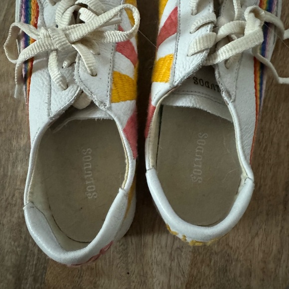 Super cute casual sneaker. - Picture 5 of 5